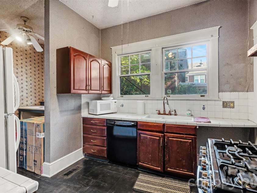 510 Hawthorne Lane, Charlotte, NC 28204.  MLS# CAR4432026, YatesRealty ID 57340. 