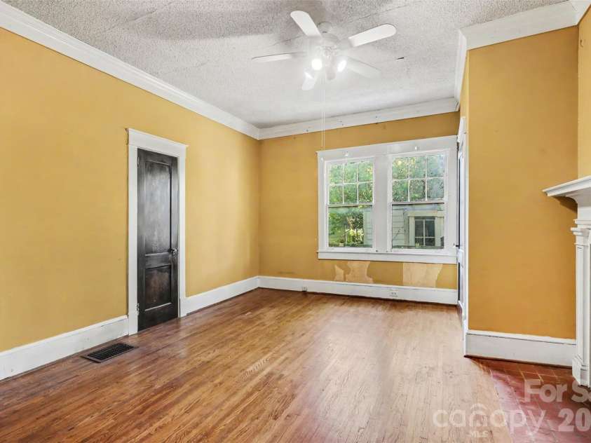 510 Hawthorne Lane, Charlotte, NC 28204.  MLS# CAR4432026, YatesRealty ID 57340. 