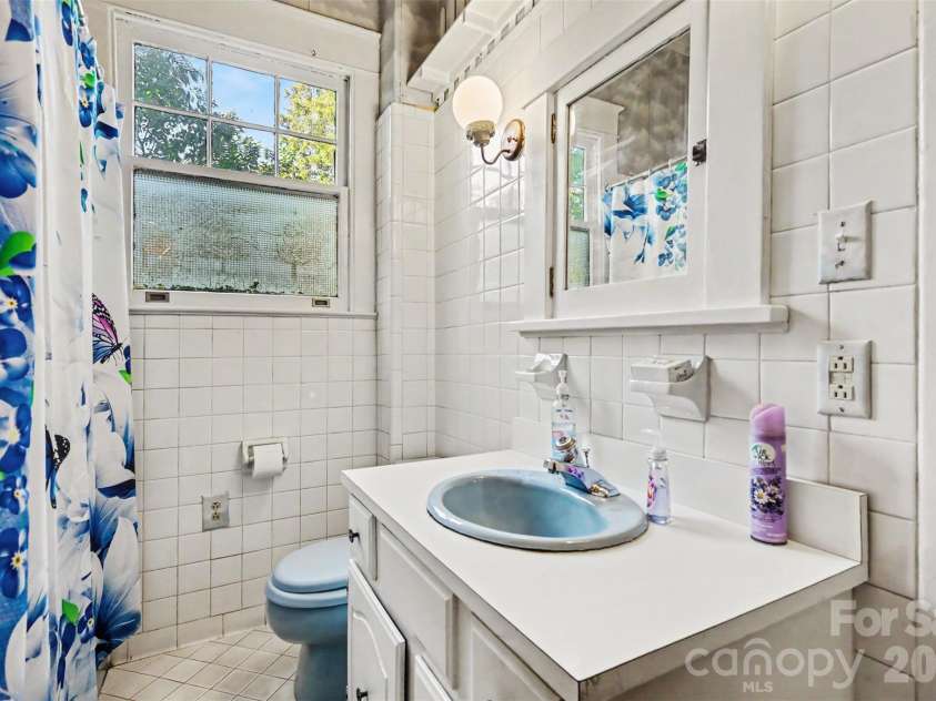 510 Hawthorne Lane, Charlotte, NC 28204.  MLS# CAR4432026, YatesRealty ID 57340. 