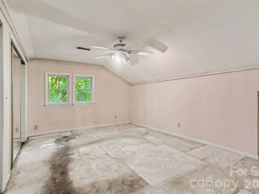 510 Hawthorne Lane, Charlotte, NC 28204.  MLS# CAR4432026, YatesRealty ID 57340. 