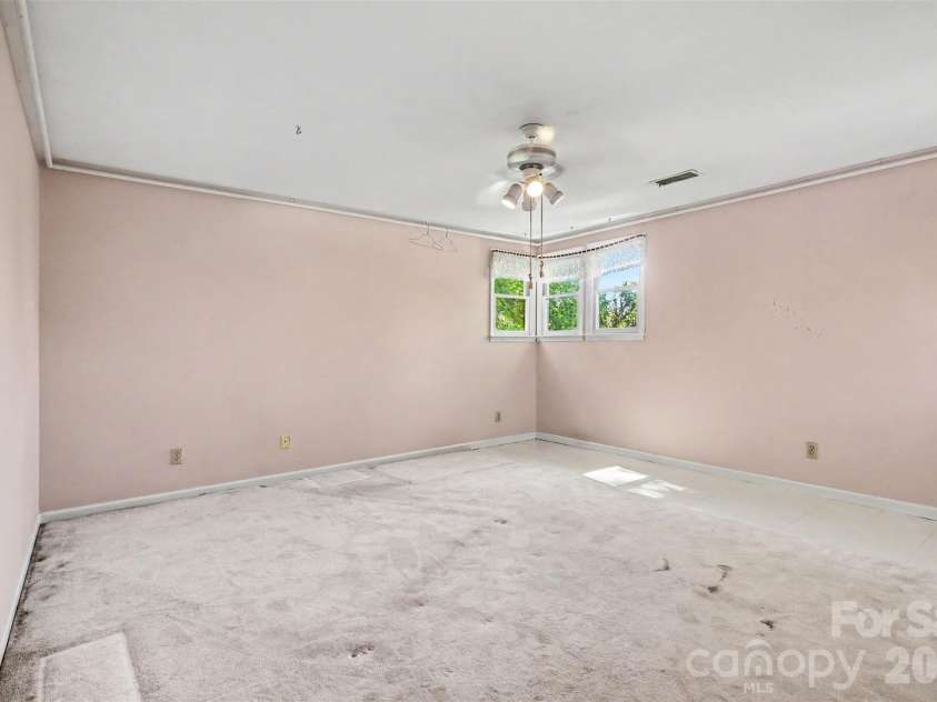 510 Hawthorne Lane, Charlotte, NC 28204.  MLS# CAR4432026, YatesRealty ID 57340. 