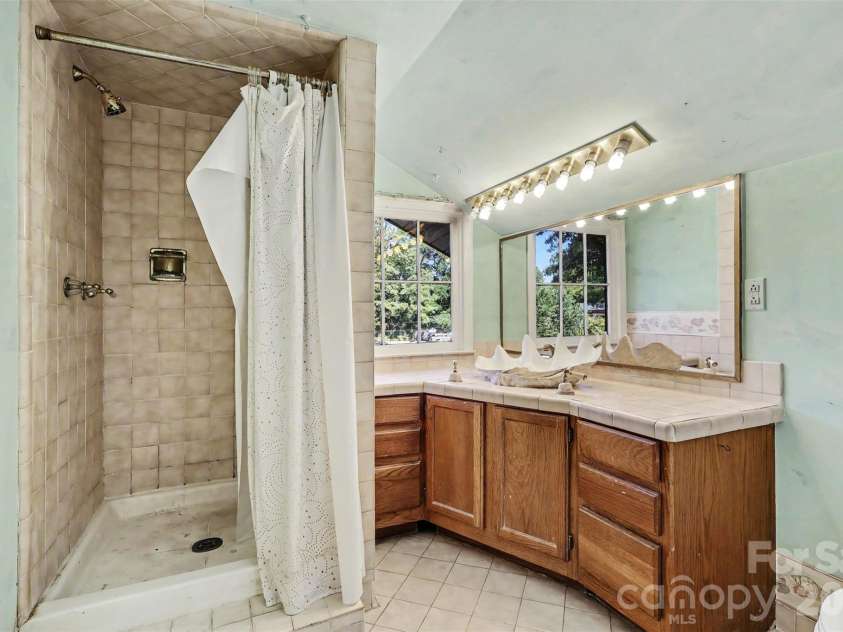 510 Hawthorne Lane, Charlotte, NC 28204.  MLS# CAR4432026, YatesRealty ID 57340. 