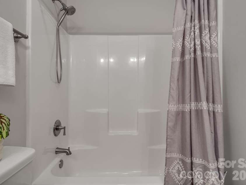 76 Rose Creek Road, Leicester, NC 28748.  MLS# CAR4430015, YatesRealty ID 57341. Full Bath #2