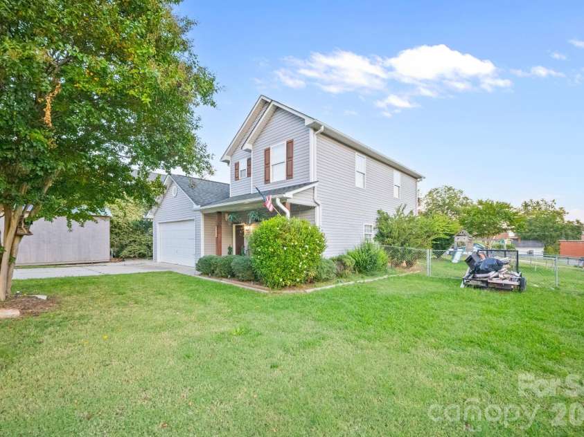 511 Zion Street, Landis, NC 28088.  MLS# CAR4433896, YatesRealty ID 57342. Front yard
