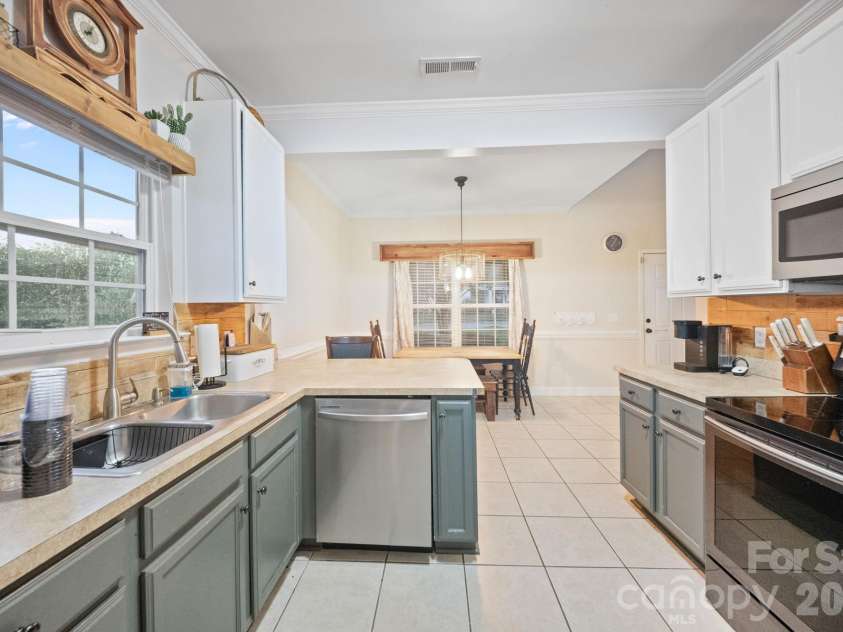 511 Zion Street, Landis, NC 28088.  MLS# CAR4433896, YatesRealty ID 57342. Kitchen
