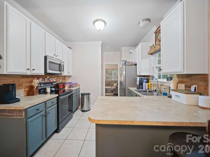 511 Zion Street, Landis, NC 28088.  MLS# CAR4433896, YatesRealty ID 57342. Kitchen