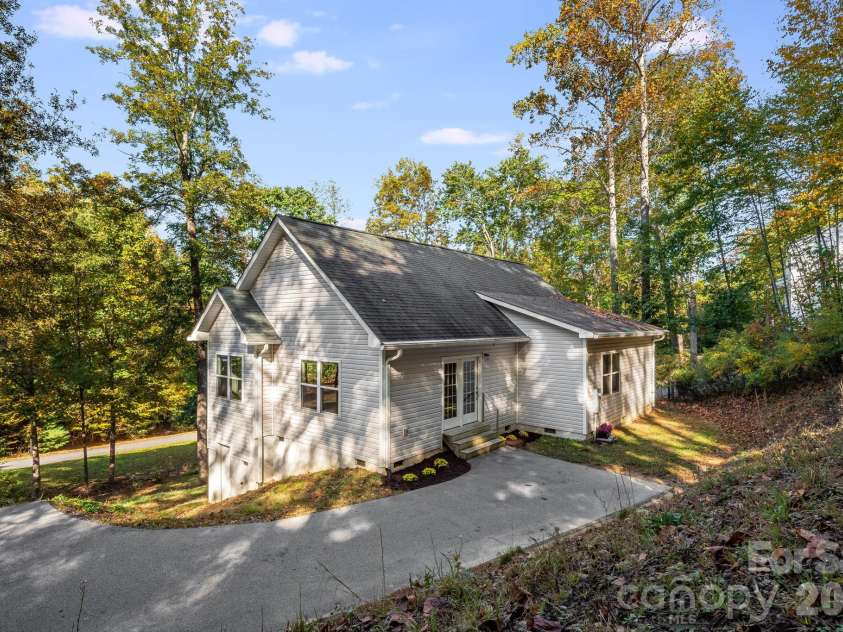 171 Rambling Trail, Hendersonville, NC 28739.  MLS# CAR4421899, YatesRealty ID 57344. 