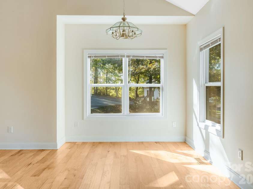 171 Rambling Trail, Hendersonville, NC 28739.  MLS# CAR4421899, YatesRealty ID 57344. Dining Area
