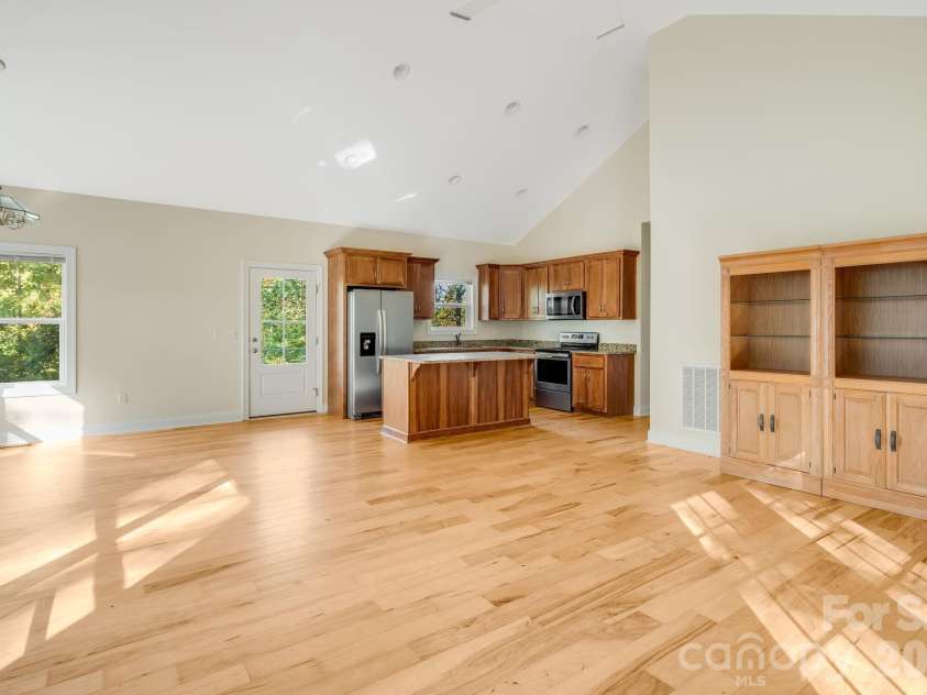 171 Rambling Trail, Hendersonville, NC 28739.  MLS# CAR4421899, YatesRealty ID 57344. Great Room