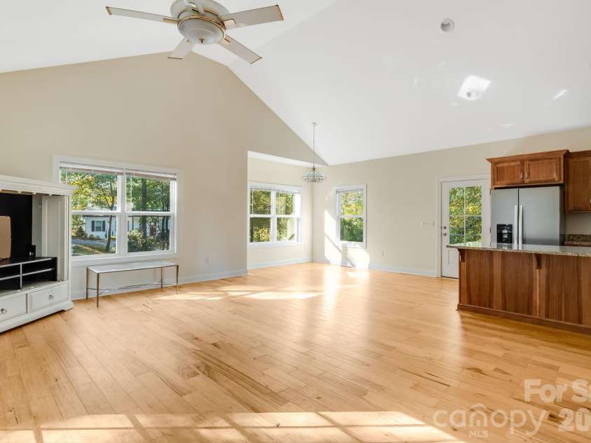 171 Rambling Trail, Hendersonville, NC 28739.  MLS# CAR4421899, YatesRealty ID 57344. Great Room