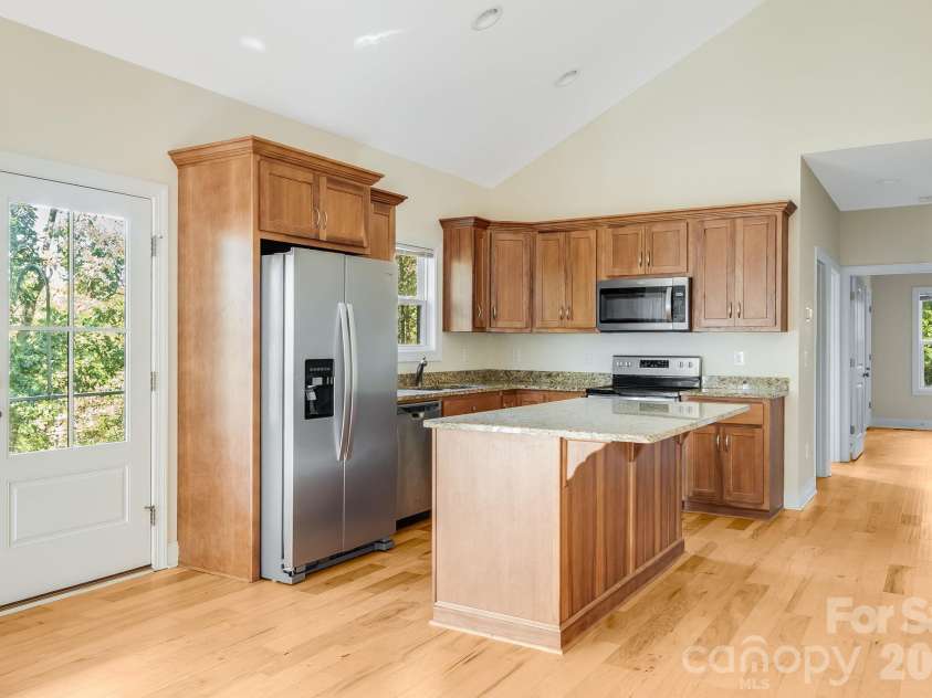 171 Rambling Trail, Hendersonville, NC 28739.  MLS# CAR4421899, YatesRealty ID 57344. Open Kitchen