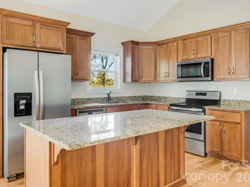 171 Rambling Trail, Hendersonville, NC 28739.  MLS# CAR4421899, YatesRealty ID 57344. Open Kitchen