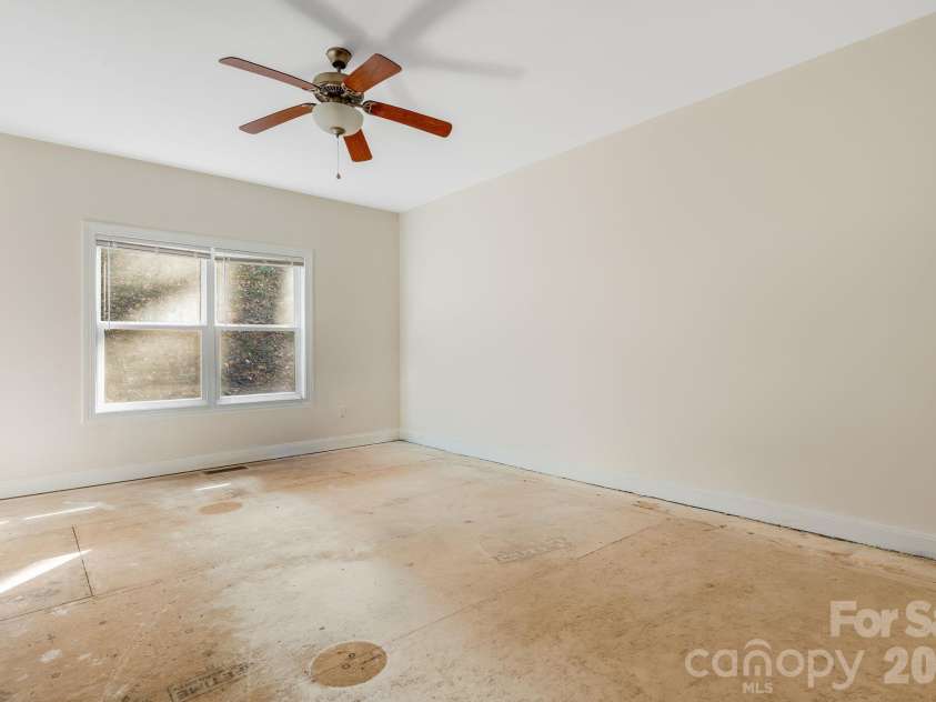171 Rambling Trail, Hendersonville, NC 28739.  MLS# CAR4421899, YatesRealty ID 57344. Primary Bedroom