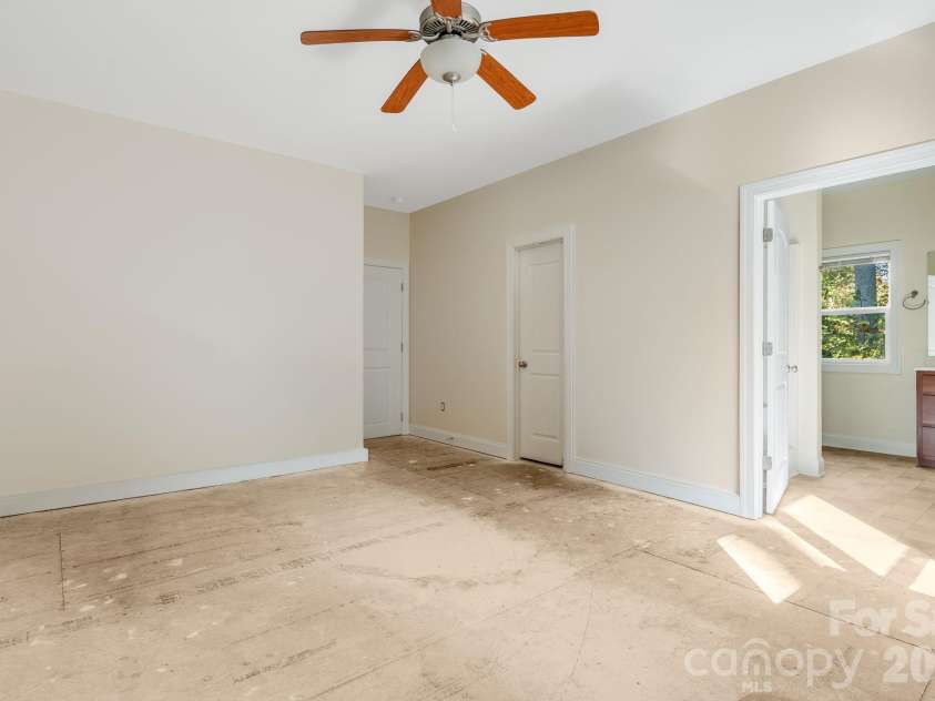 171 Rambling Trail, Hendersonville, NC 28739.  MLS# CAR4421899, YatesRealty ID 57344. Primary Bedroom