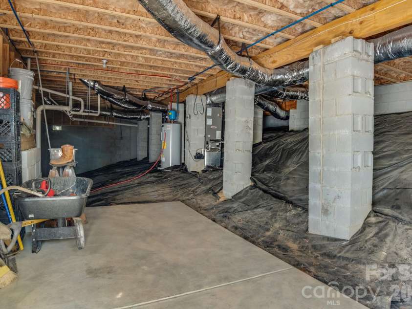 171 Rambling Trail, Hendersonville, NC 28739.  MLS# CAR4421899, YatesRealty ID 57344. Tall Crawl Space
