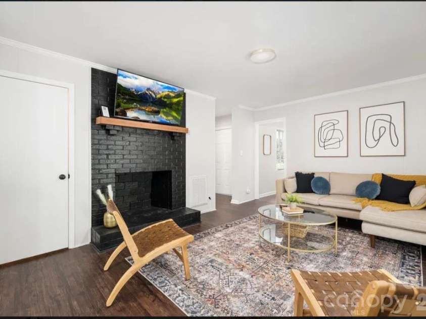 3909 Woodbriar Trail, Charlotte, NC 28205.  MLS# CAR4435688, YatesRealty ID 57345. 