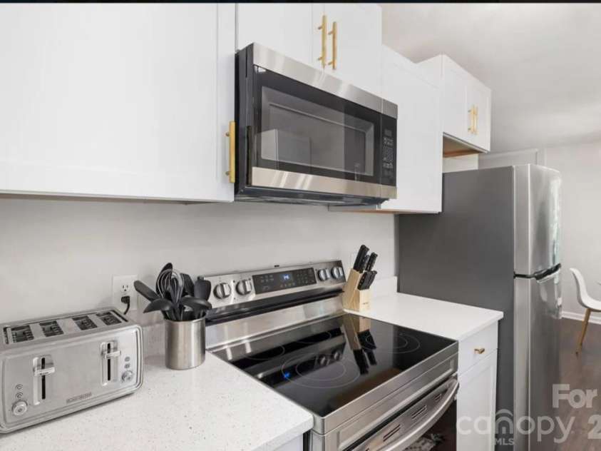 3909 Woodbriar Trail, Charlotte, NC 28205.  MLS# CAR4435688, YatesRealty ID 57345. 