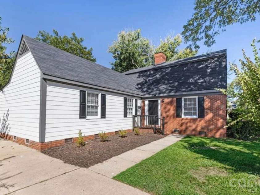 3909 Woodbriar Trail, Charlotte, NC 28205.  MLS# CAR4435688, YatesRealty ID 57345. 