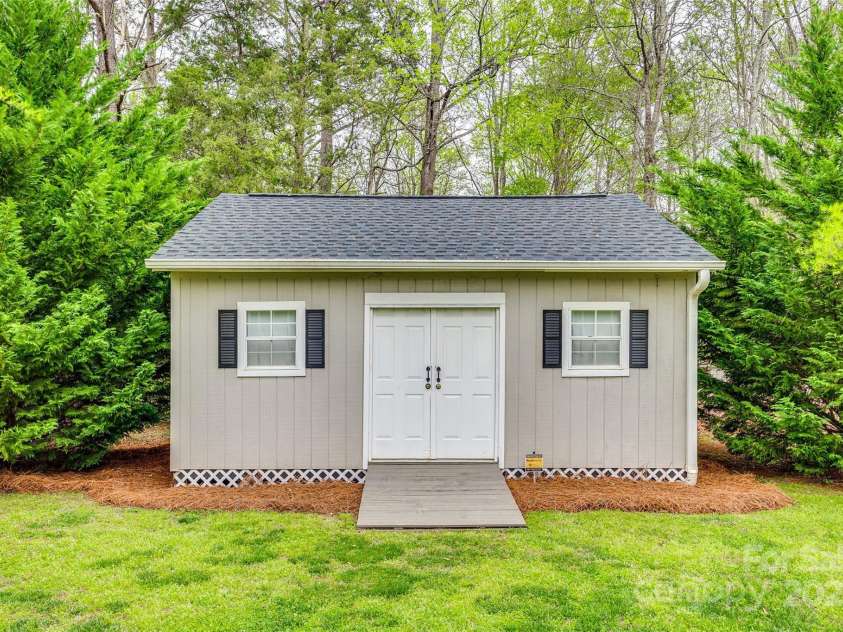 111 Sterling Drive, York, SC 29745.  MLS# CAR4241074, YatesRealty ID 5735. 