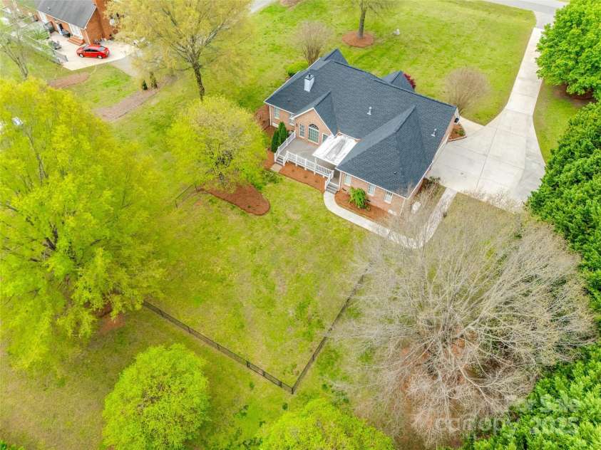 111 Sterling Drive, York, SC 29745.  MLS# CAR4241074, YatesRealty ID 5735. 