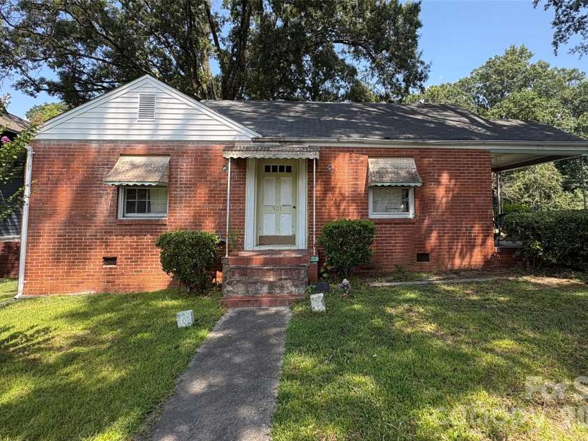 901 Drummond Avenue, Charlotte, NC 28205.  MLS# CAR4435614, YatesRealty ID 57355. Exterior front