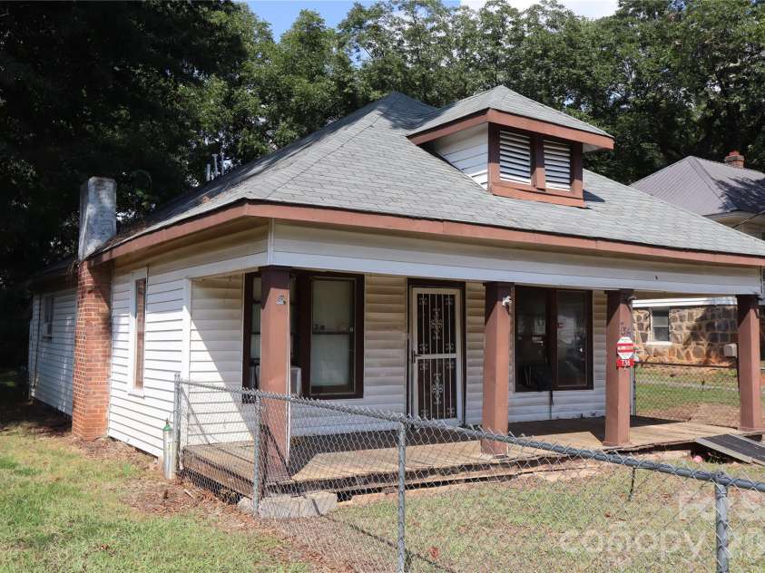 736 2nd Avenue, Hickory, NC 28602.  MLS# CAR4426876, YatesRealty ID 57356. 