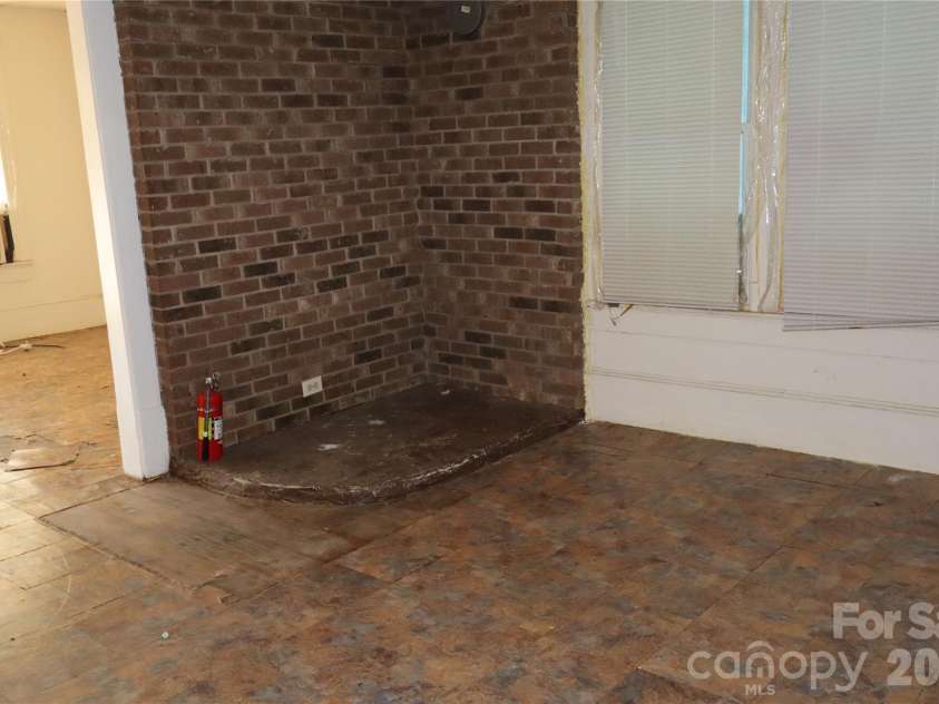 736 2nd Avenue, Hickory, NC 28602.  MLS# CAR4426876, YatesRealty ID 57356. 