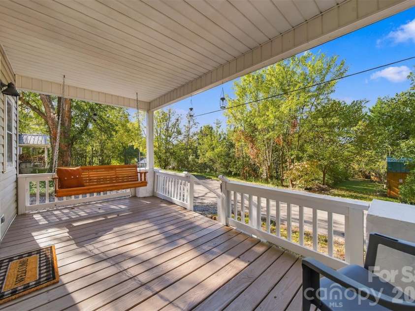 111 Hickory Street, Lenoir, NC 28645.  MLS# CAR4435204, YatesRealty ID 57357. 