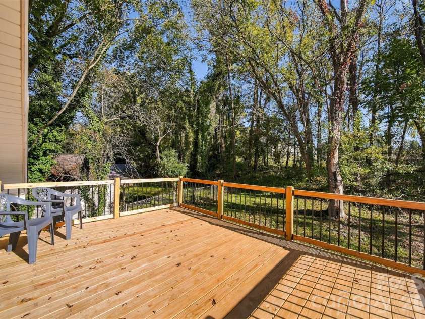 111 Hickory Street, Lenoir, NC 28645.  MLS# CAR4435204, YatesRealty ID 57357. 