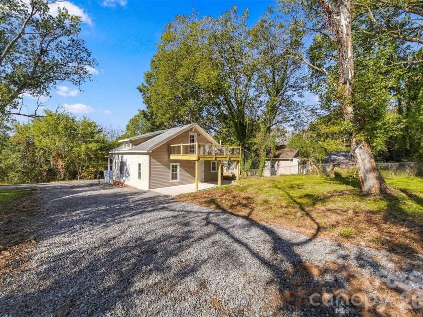 111 Hickory Street, Lenoir, NC 28645.  MLS# CAR4435204, YatesRealty ID 57357. 
