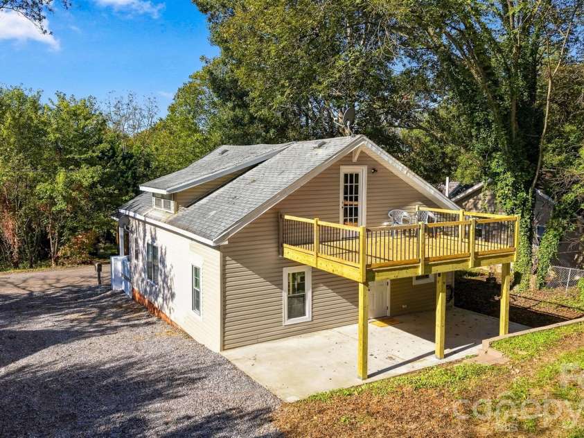 111 Hickory Street, Lenoir, NC 28645.  MLS# CAR4435204, YatesRealty ID 57357. 