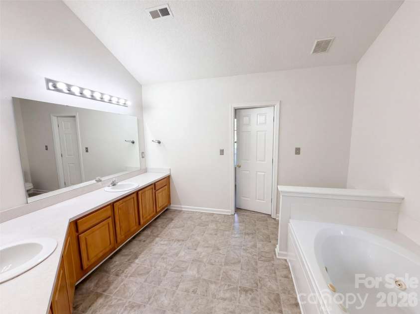 4315 Enoch Drive, Charlotte, NC 28269.  MLS# CAR4435738, YatesRealty ID 57362. 