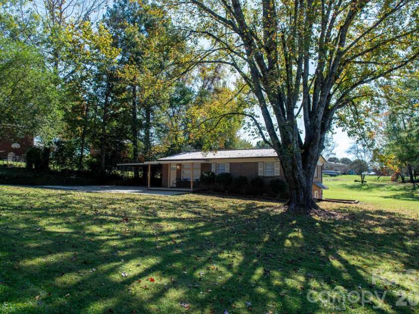 2359 Allendale Circle, Lenoir, NC 28645.  MLS# CAR4435724, YatesRealty ID 57365. 