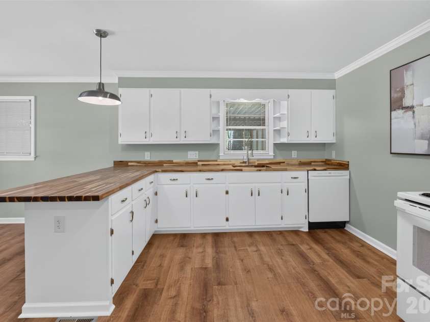 2359 Allendale Circle, Lenoir, NC 28645.  MLS# CAR4435724, YatesRealty ID 57365. 