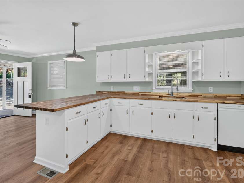 2359 Allendale Circle, Lenoir, NC 28645.  MLS# CAR4435724, YatesRealty ID 57365. 