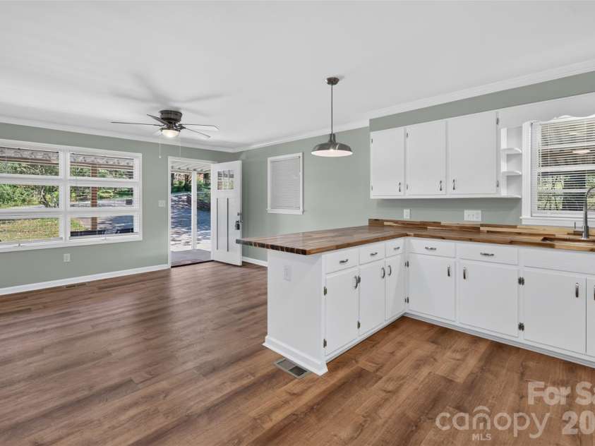 2359 Allendale Circle, Lenoir, NC 28645.  MLS# CAR4435724, YatesRealty ID 57365. 