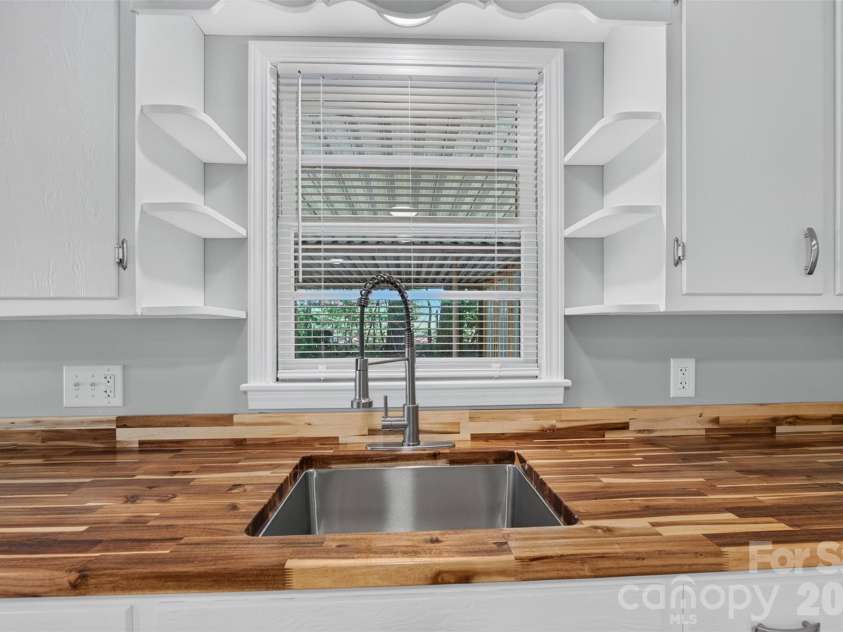 2359 Allendale Circle, Lenoir, NC 28645.  MLS# CAR4435724, YatesRealty ID 57365. 