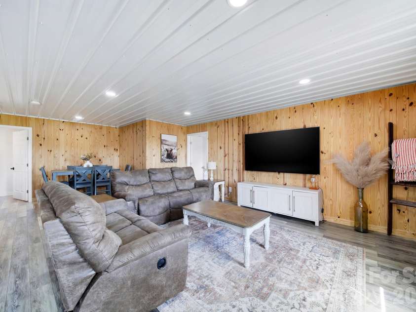 7984 Taxahaw Road, Kershaw, SC 29067.  MLS# CAR4434687, YatesRealty ID 57368. 