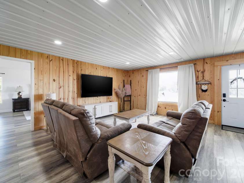 7984 Taxahaw Road, Kershaw, SC 29067.  MLS# CAR4434687, YatesRealty ID 57368. 