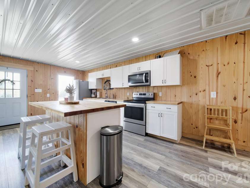 7984 Taxahaw Road, Kershaw, SC 29067.  MLS# CAR4434687, YatesRealty ID 57368. 