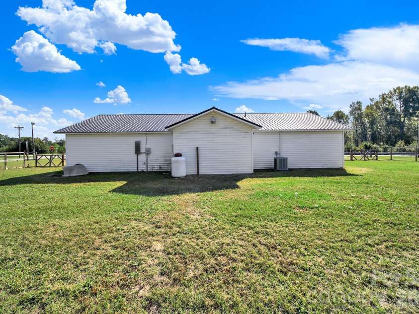 7984 Taxahaw Road, Kershaw, SC 29067.  MLS# CAR4434687, YatesRealty ID 57368. 