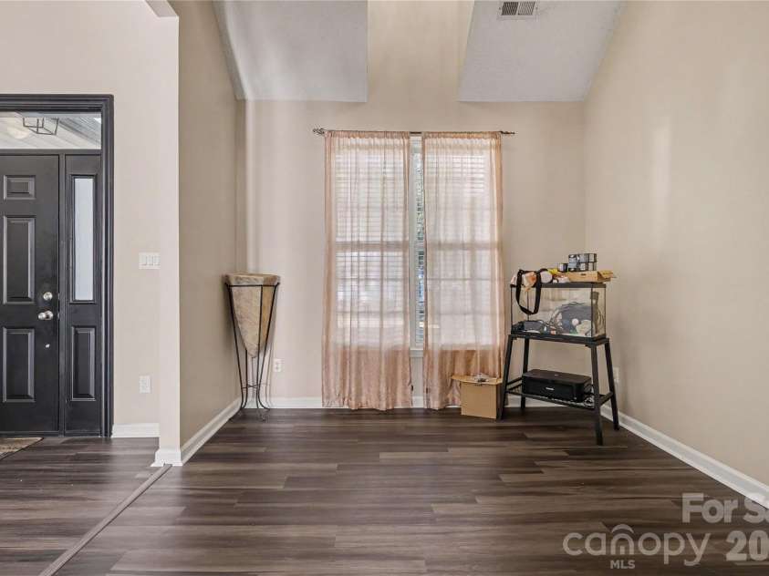 8030 Shiny Meadow Drive, Charlotte, NC 28215.  MLS# CAR4433617, YatesRealty ID 57370. 