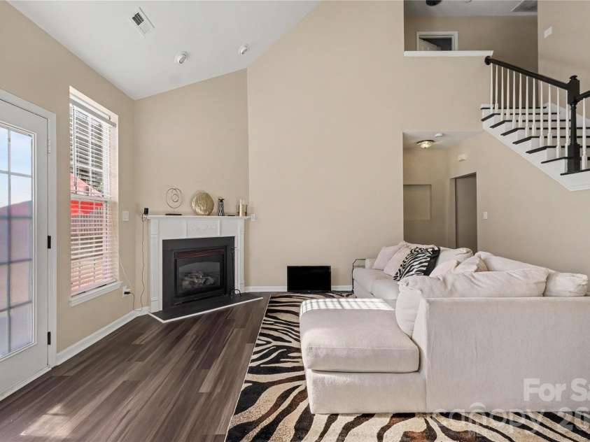 8030 Shiny Meadow Drive, Charlotte, NC 28215.  MLS# CAR4433617, YatesRealty ID 57370. 