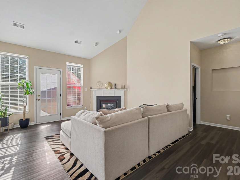 8030 Shiny Meadow Drive, Charlotte, NC 28215.  MLS# CAR4433617, YatesRealty ID 57370. 