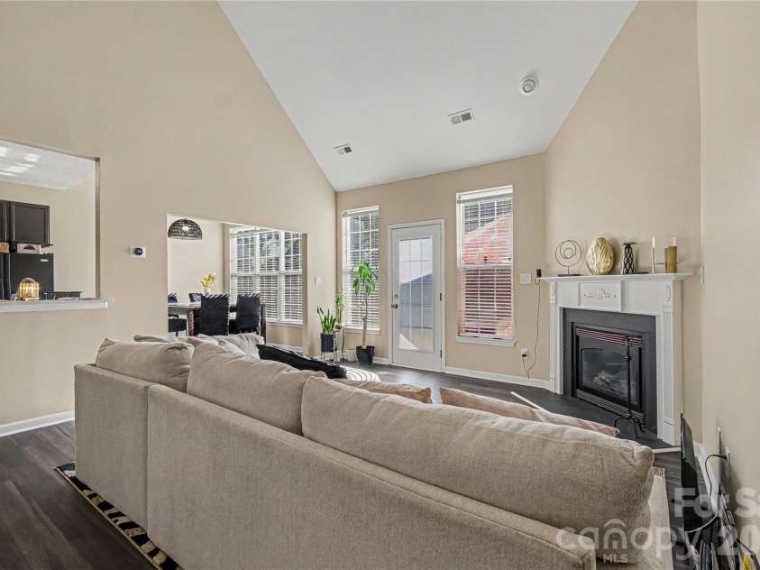 8030 Shiny Meadow Drive, Charlotte, NC 28215.  MLS# CAR4433617, YatesRealty ID 57370. 