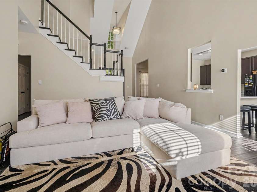 8030 Shiny Meadow Drive, Charlotte, NC 28215.  MLS# CAR4433617, YatesRealty ID 57370. 