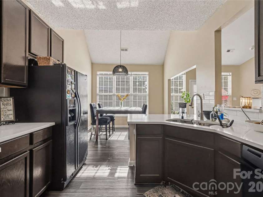 8030 Shiny Meadow Drive, Charlotte, NC 28215.  MLS# CAR4433617, YatesRealty ID 57370. 