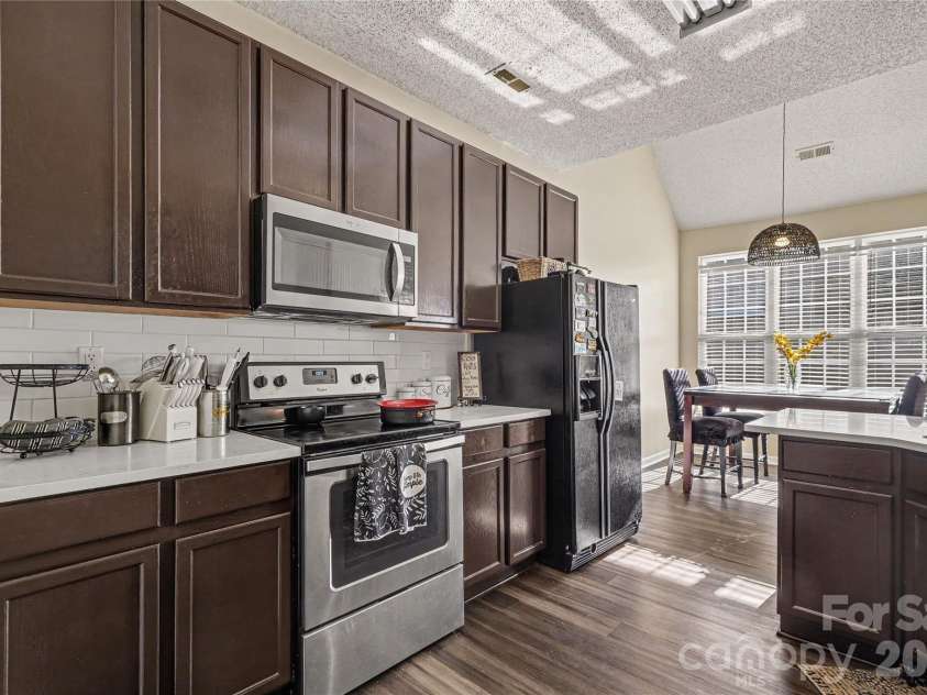 8030 Shiny Meadow Drive, Charlotte, NC 28215.  MLS# CAR4433617, YatesRealty ID 57370. 