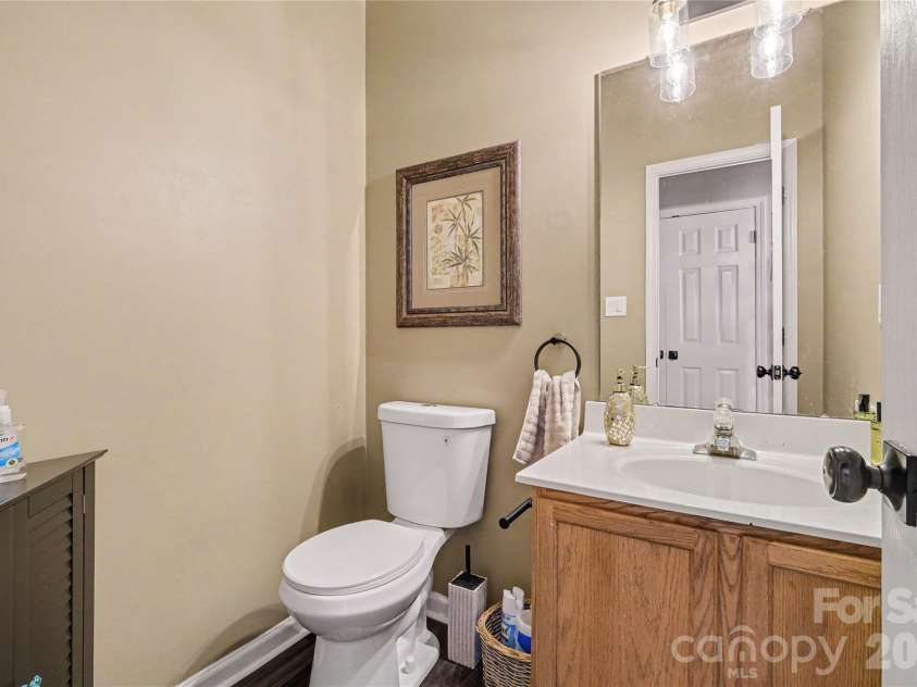 8030 Shiny Meadow Drive, Charlotte, NC 28215.  MLS# CAR4433617, YatesRealty ID 57370. 
