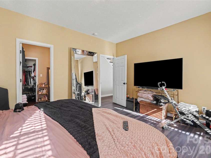 8030 Shiny Meadow Drive, Charlotte, NC 28215.  MLS# CAR4433617, YatesRealty ID 57370. 